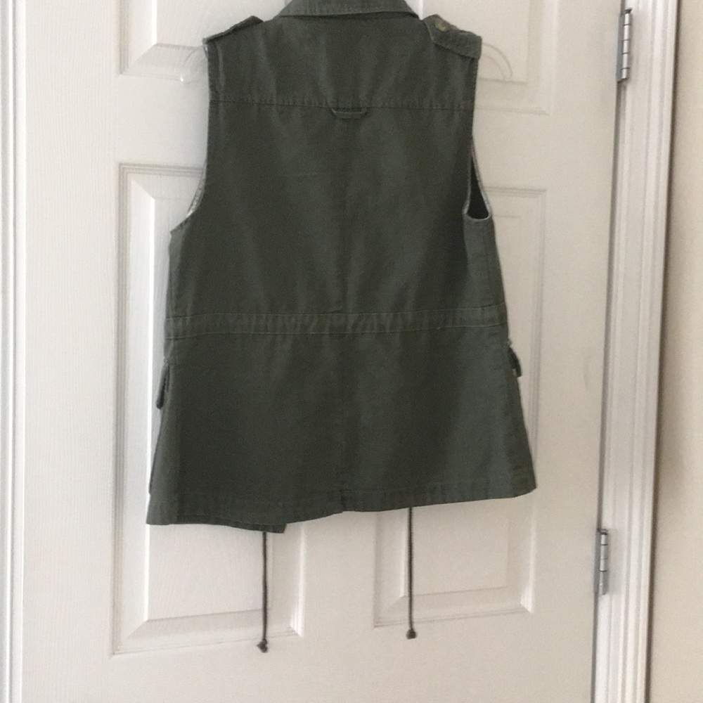 Vest - Picture 2 of 3